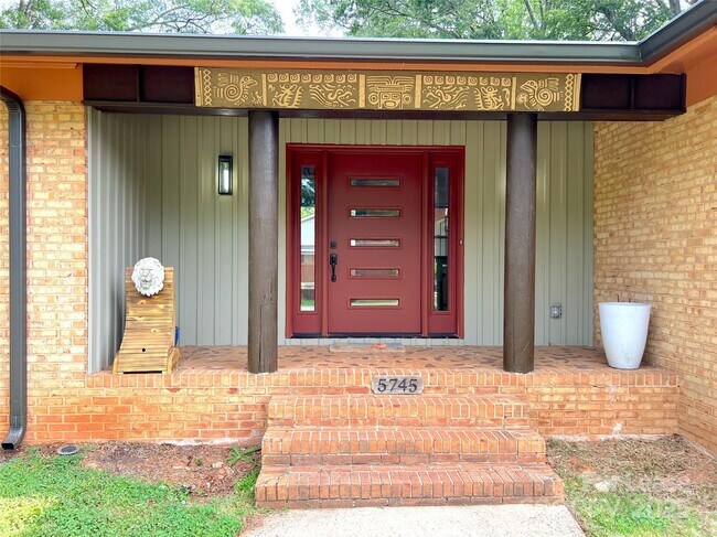 Building Photo - 5745 Riviere Dr