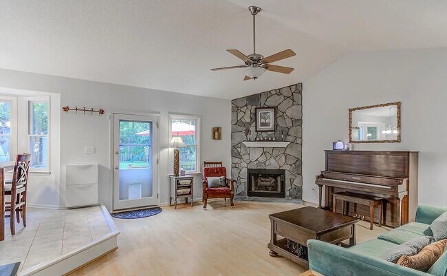 Building Photo - 2724 Quail Point Dr