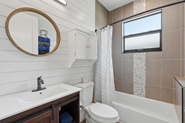 Building Photo - 3554 McComb Ln