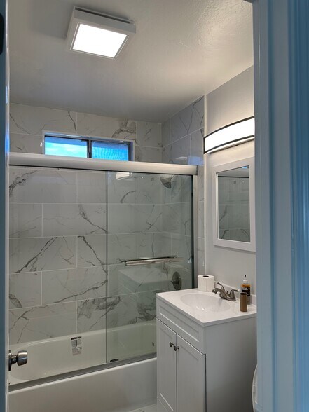 Building Photo - 1576 Pacific Ave