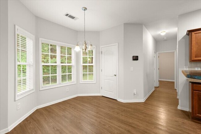 Building Photo - 5 Bedroom in Buford. Great School