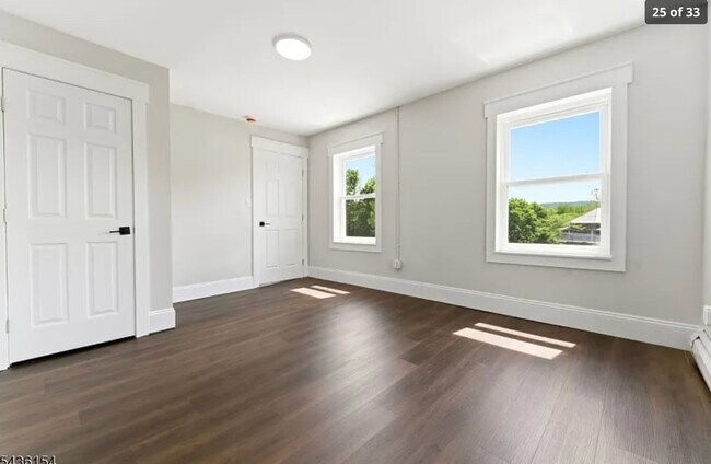 Building Photo - 60 Brainard St