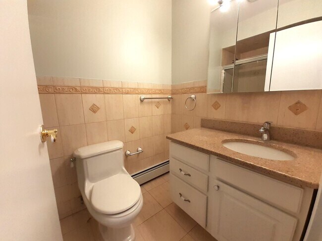 Building Photo - 116 71st St