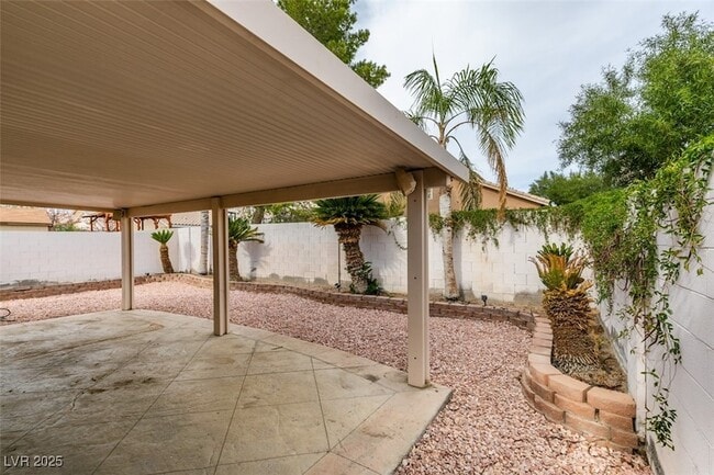 Building Photo - 744 Gritty Garnet Ave