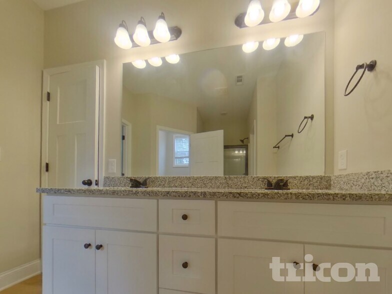 Building Photo - 319 Arbor Cir