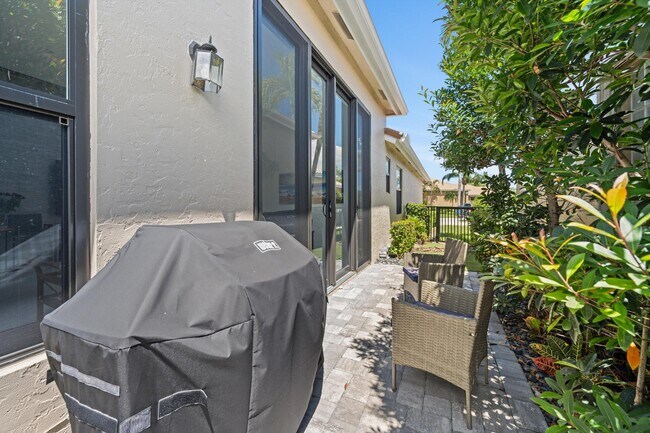 Building Photo - 4413 Barclay Fair Way
