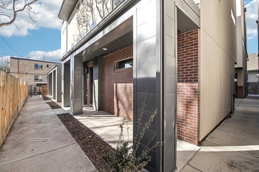 Building Photo - 25 S Washington St