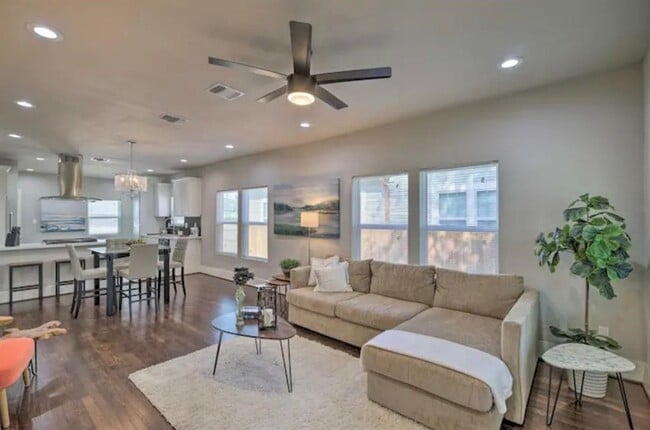 Building Photo - 5224 Leeland St