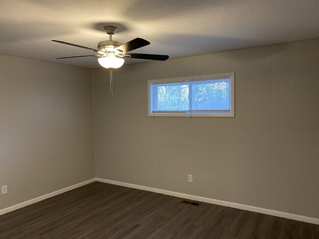 Building Photo - 14901 Dutchmans Dr