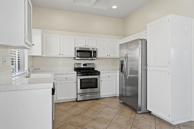 Building Photo - Bright, Updated Home with Spacious Layout & Low-Maintenance Yard