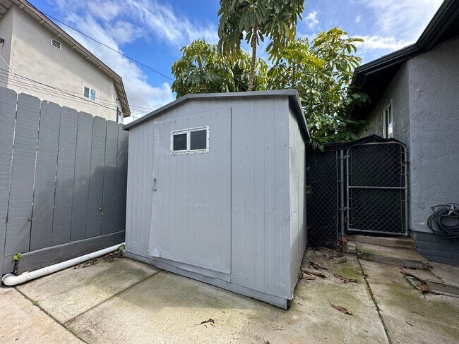 Building Photo - 4875-4885 Normandie Place