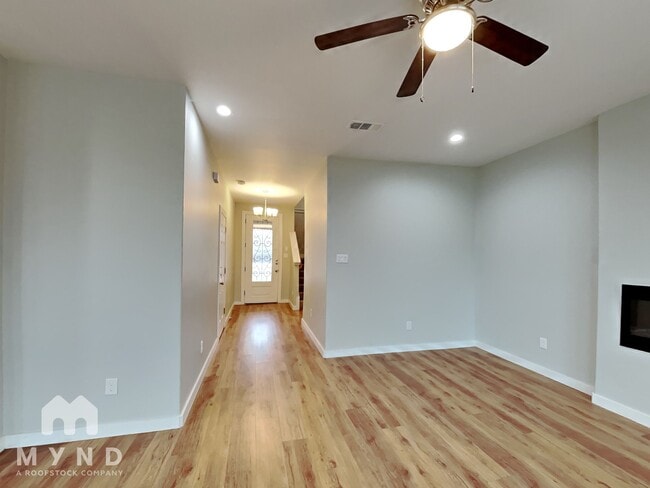 Building Photo - 712 Perry Ave