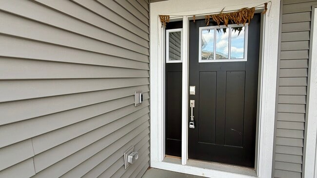 Building Photo - 331 Red Oak Cir