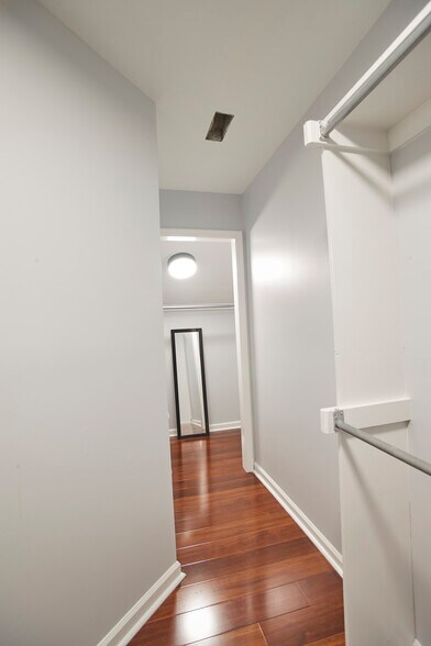 Building Photo - 810 Williamsburg Ln