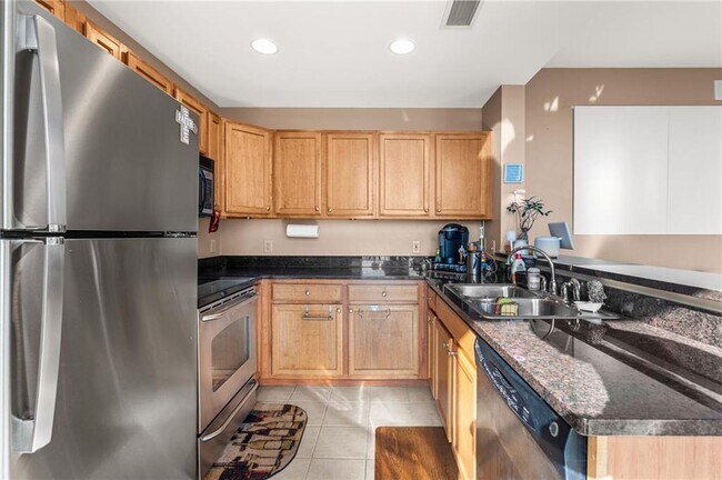 Building Photo - 3040 Peachtree Rd NW