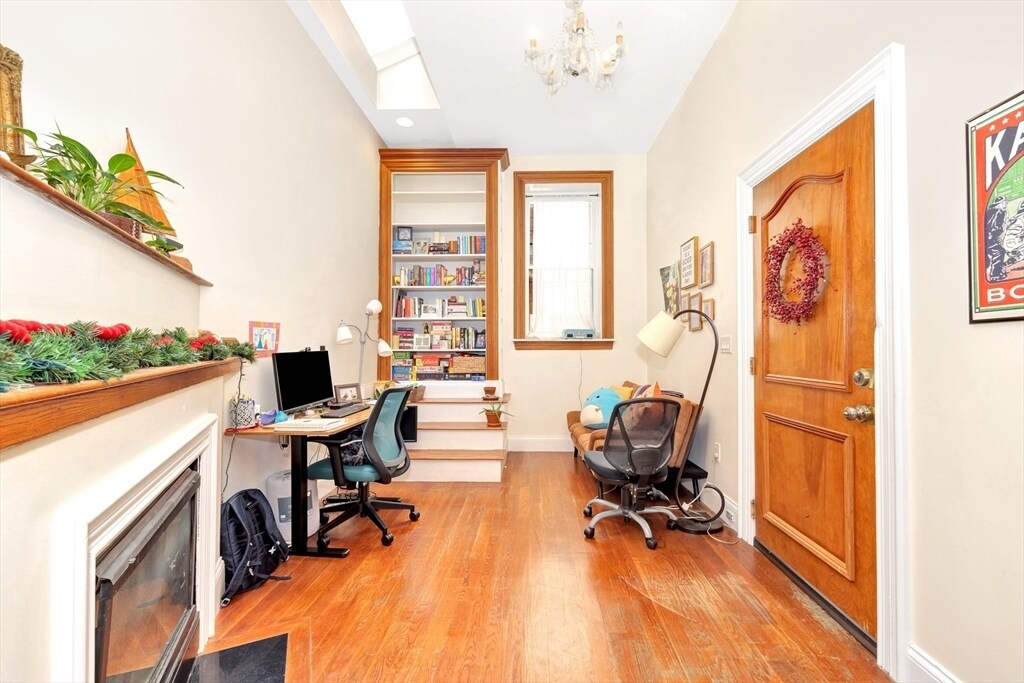 Building Photo - 1027 Tremont St