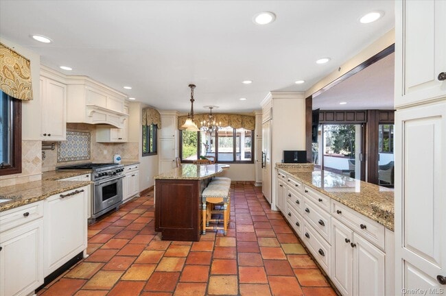 Building Photo - 8 Plaka Ct