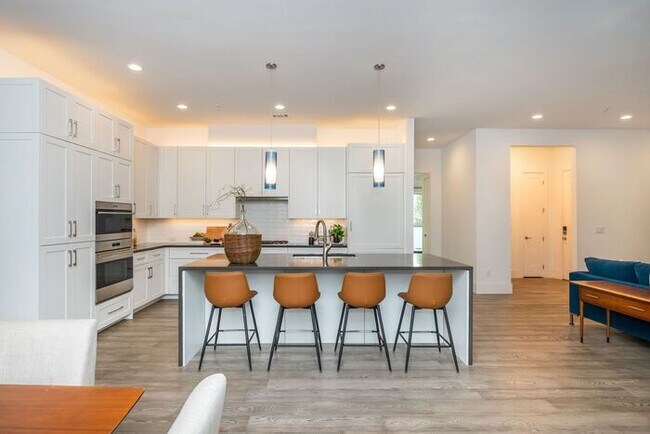 Building Photo - Welcome To The Sophia - Your Perfect Retreat in Historic Druid Hills!