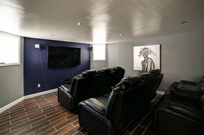 Building Photo - Incredible furnished house on Madison's West Side