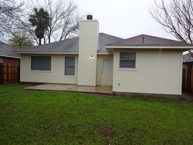 Building Photo - 14704 Varrelman St