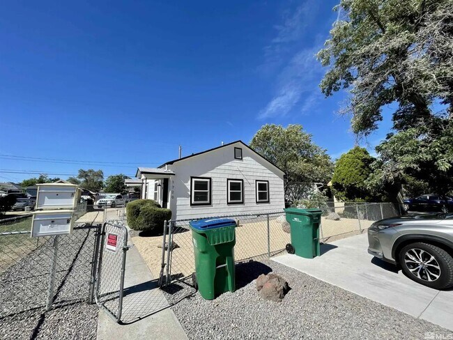 Building Photo - 1720 H St