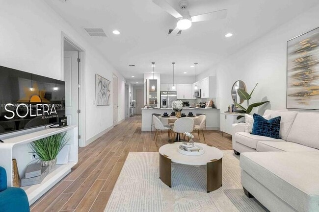 Building Photo - 14800 Cumberland Dr