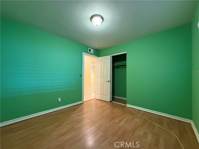 Building Photo - 1127 S Nantes Ave