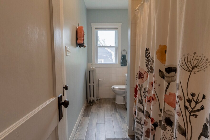 Building Photo - 15 Castleton St