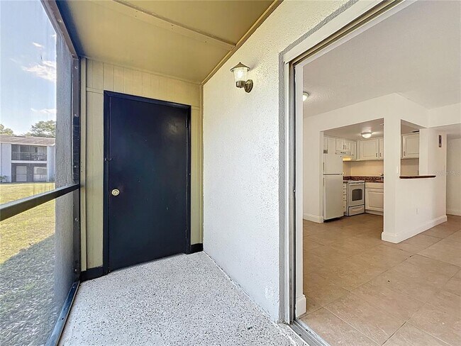 Building Photo - 2569 N Alafaya Trail