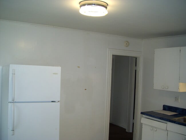 Building Photo - 54 Fair St