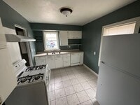Building Photo - 14 Harriet Ln