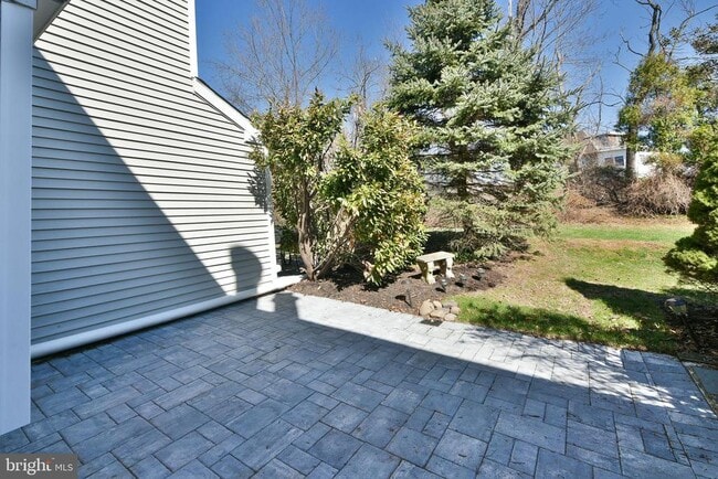 Building Photo - 2205 Ash Grove Rd