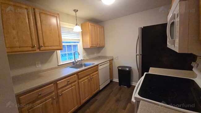 Building Photo - 62 Constitution Dr