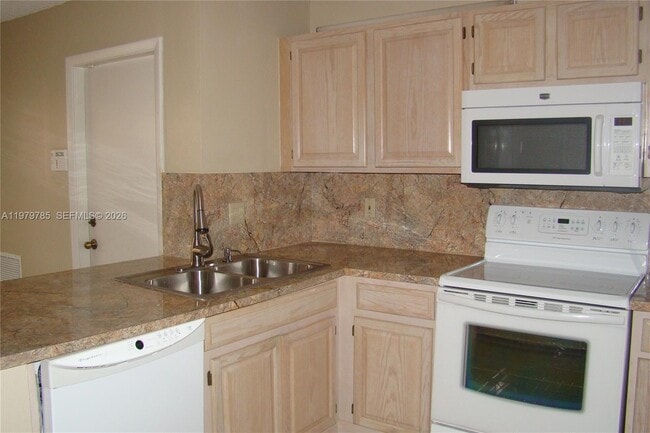 Building Photo - 2784 Oakleigh Ln