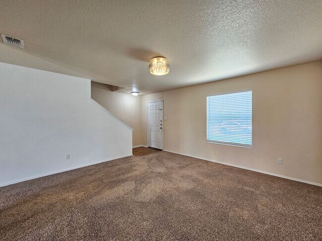 Building Photo - BRAND NEW FLOORING - AVAILABLE & MOVE-IN READY!