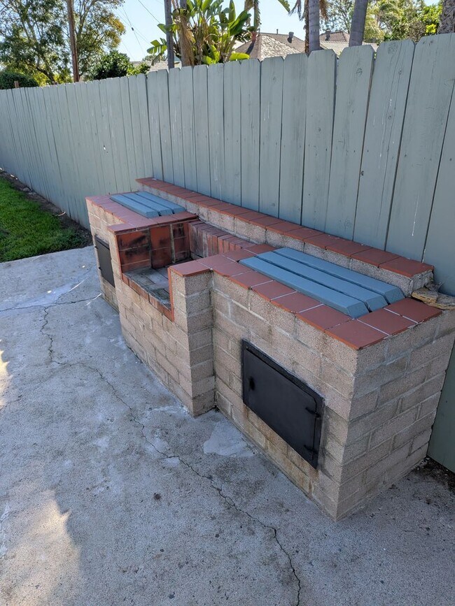 Building Photo - PC - 6673-6675 Amherst