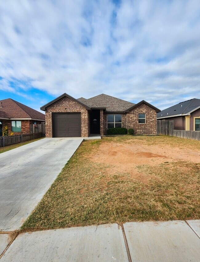 Building Photo - 3 bed 2 bath home