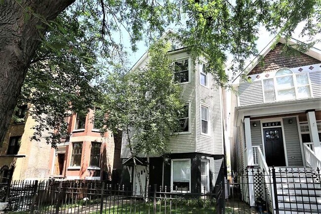 Building Photo - 3 bedroom in Chicago IL 60625