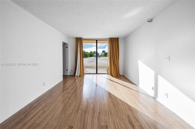 Building Photo - 290 174th St St