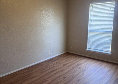 Building Photo - 417 Chartrand Ave