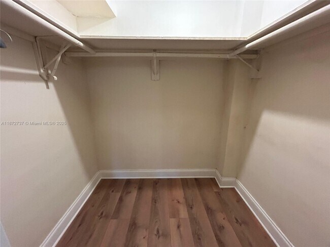 Building Photo - 11855 NE 19th Dr