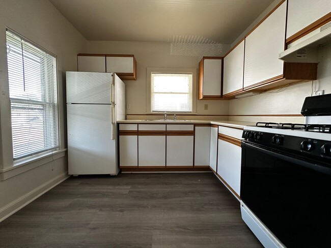 Building Photo - 337 N Maple Ave