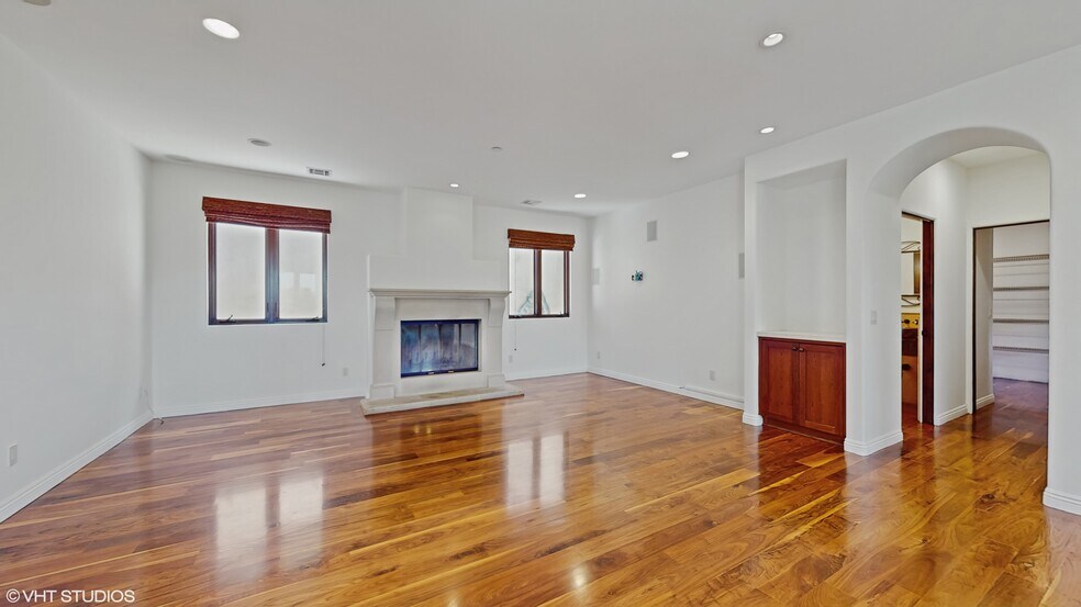 Building Photo - 3311 Deronda Dr