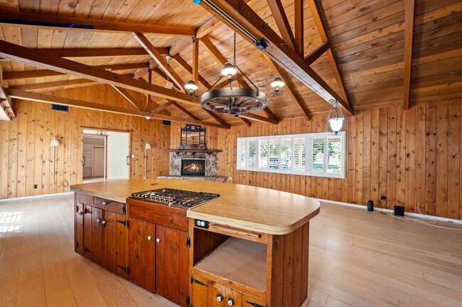 Building Photo - 190 Fairway Ln