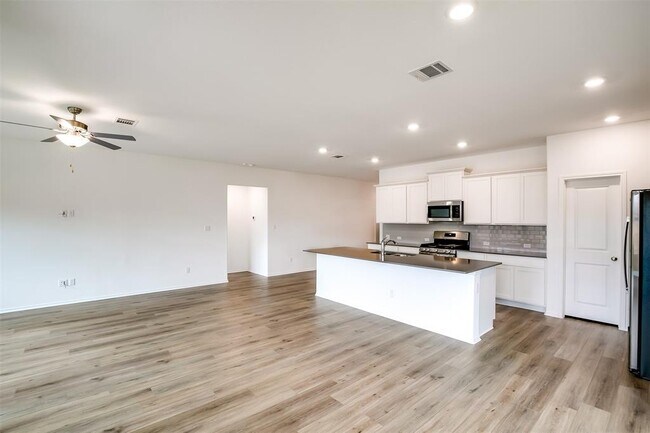Building Photo - 1740 Catahoula Dr