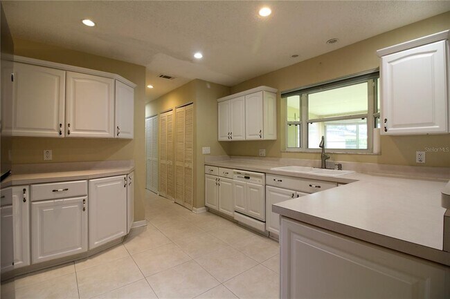 Building Photo - 1311 Glenview Ln