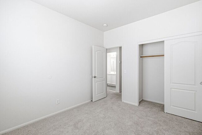 Building Photo - Inviting 3-Bedroom Home with Oversized Loft in Gated Southwest Community