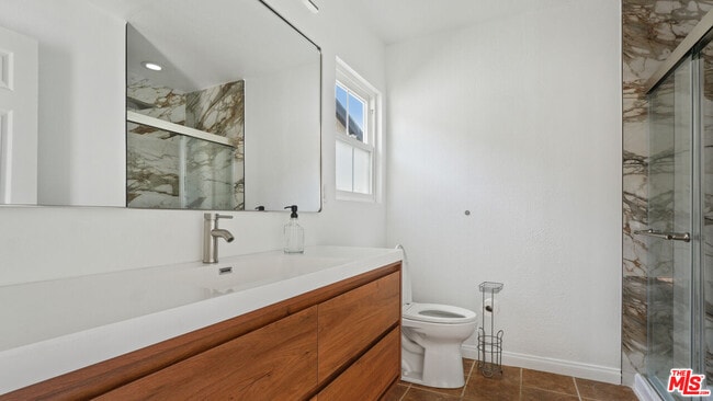 Building Photo - 13842 Hamlin St