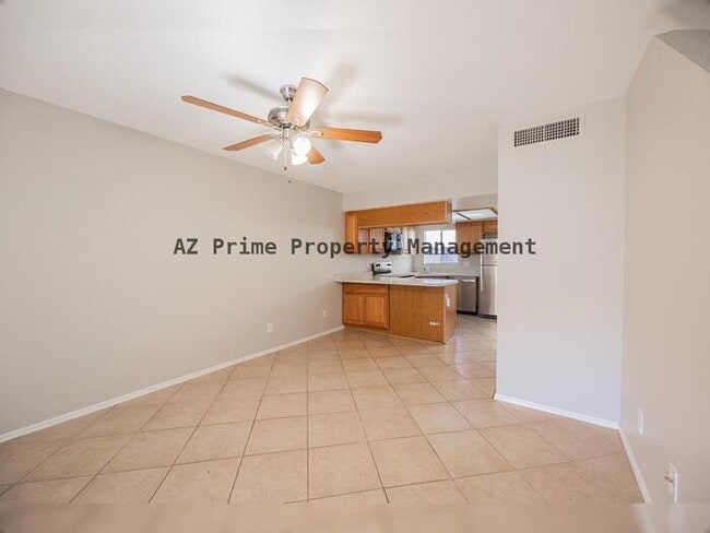 Building Photo - 1055 W 5th St