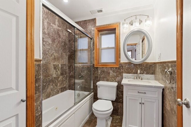 Building Photo - 14 Duer Pl